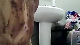 Saggy tits bbw lady smearing shit