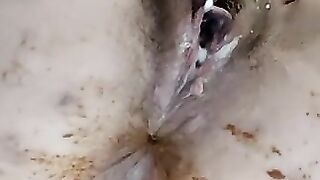 Curvy lady poops in her sexy panties