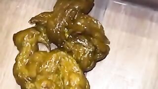 Amazing round big booty lady shitting