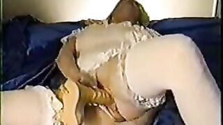 Beautiful French mommy dildo bangs solo