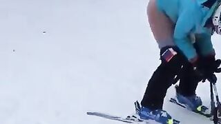 Amateur girl Ski poop