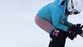 Amateur girl Ski poop