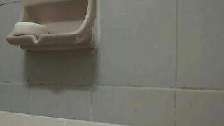 Gorgeous round ass thai lady poops