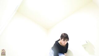 Lovely ass milf pooping messy diarrhea