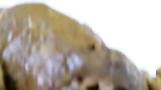 Skinny Japanese babe dropping shit