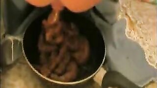 Amazing thick ass lady shitting