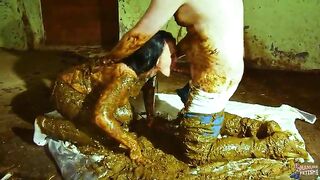 Betty and Franky cowshit hot fuck