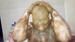 Dirty lady shit smearing
