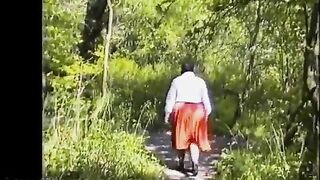 Lady piss in the forest