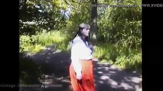 Lady piss in the forest