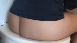 Lizzy shits in the morning