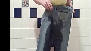 Amateur lady piss in her jeans