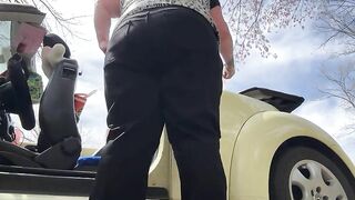 Chubby ass lady peeing in a day time