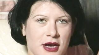 Vinatge queen smearing and masturbating