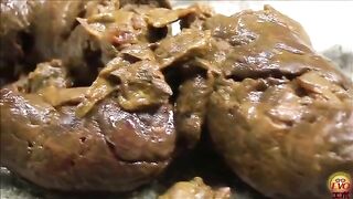 Yummy Japanese girl shitting on the street