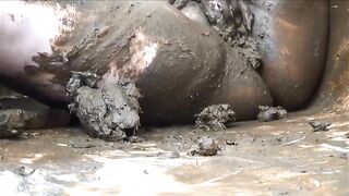 Stunning bbw lady covering shit on her body