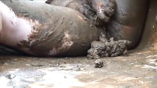 Stunning bbw lady covering shit on her body