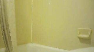 BBW shits and pisses in tub at home