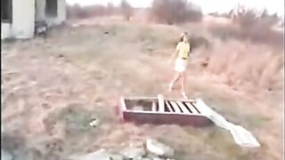 Beautiful blonde with sexy ass pooping