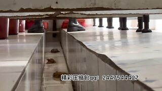 Beautiful women poops in the toilet- Voyeur