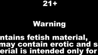 Kinky ass lady smearing and dildo fucking