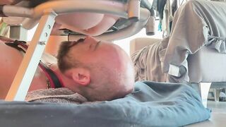 Feeding a Bald turd licker