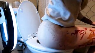 Filthy slut clean up her dirty ass