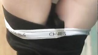 Wife toying her pussy in scat solo