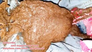 Monster poo In Jeans