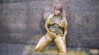 ON TOUR Two pits one girl show