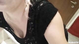 Yummy round ass blonde babe dropping shit