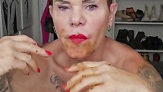 Scat eating muscular bitch