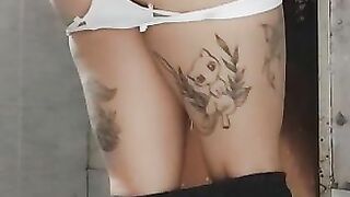 Tattooed babe and hot shit closeup