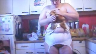 Chubby lady smearing shit