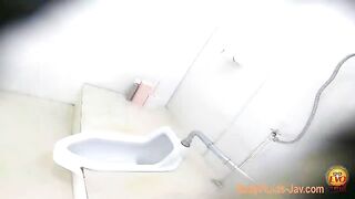 Cheeky ass lady caught shitting in the toilet