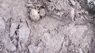 Chunky young girl rubbing shit on her face