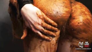 Shit covered babe sucking thick dildo