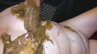 Woman spreads shit all over her own ass