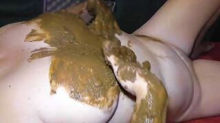 Woman spreads shit all over her own ass