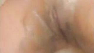 Girl spreads her asshole wide while pissing