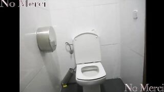 Catching a big turd over the toilet