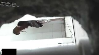 Chinese office lady shamelessly poop without door