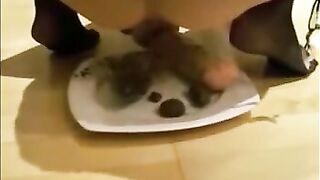 Girl masturbating asshole with dildo while shitting then eat