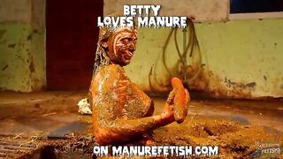 Girls play and masturbate in cow shit