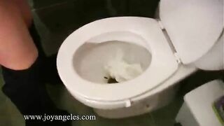 Loud and Powerful Farts While Pooping