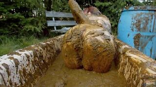 Lyndra Lynn bathing in Cowshit