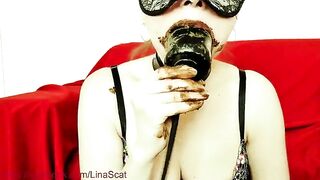 Dirty masked babe eating hot shit