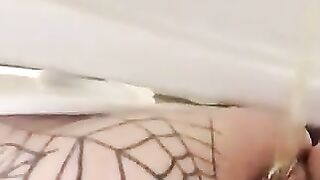 Girl draws a web on her bare ass with a pen