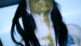 Patrecia play with hot shit