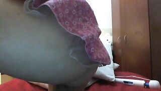 Beautiful wife showing her thick round ass and pretty shit